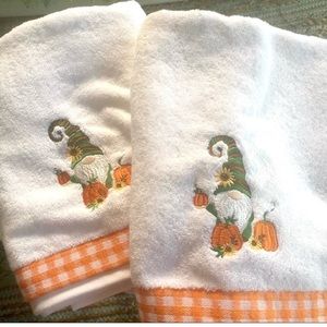 NWT! Fall Thanksgiving Pair Gnome Accent Bath Towels
